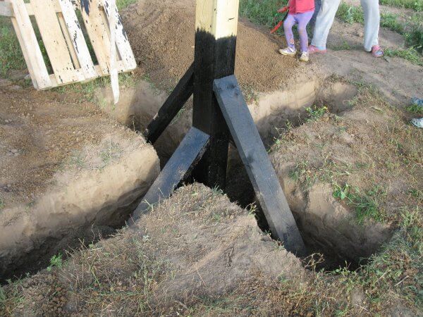 Самодельный электрический столба из дерева Самодельный электрический столба из дерева